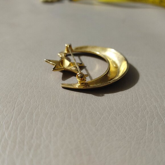 Vittorio Gold Tone Brooch Pin Vintage Crescent Moon Dangling Star Celestial - Picture 8 of 9